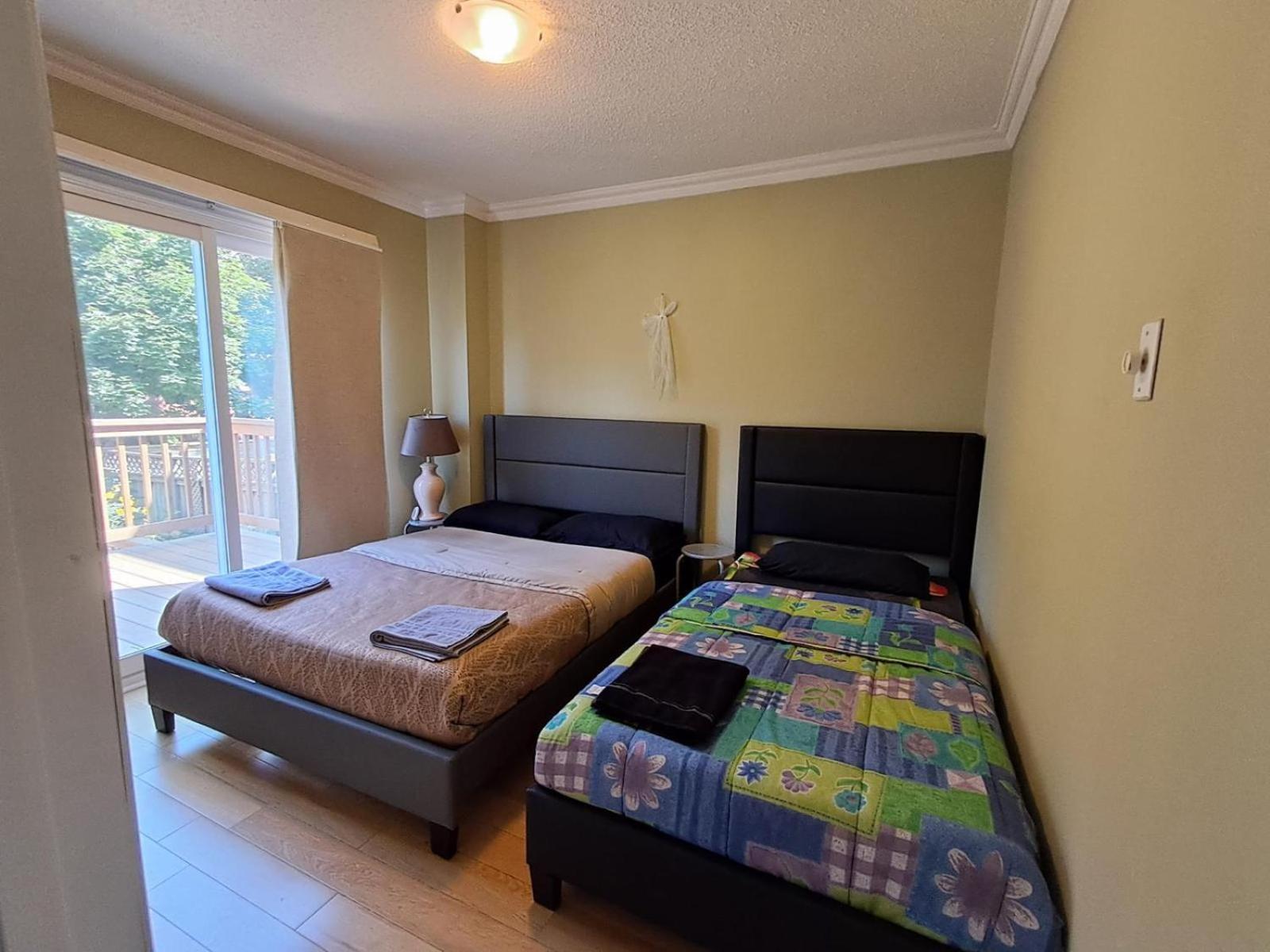 Room With Private Patio Next To Toronto Airport Mississauga Luaran gambar