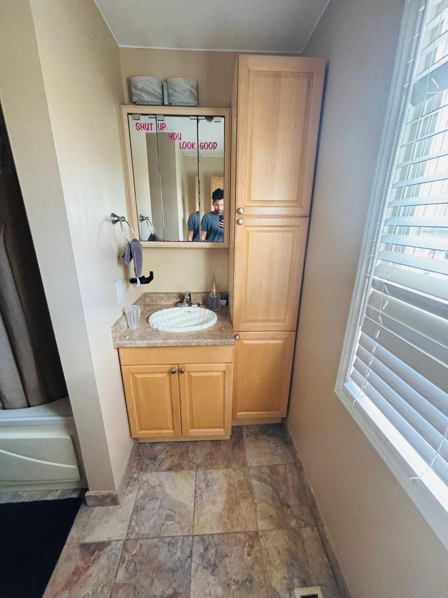 Room With Private Patio Next To Toronto Airport Mississauga Luaran gambar